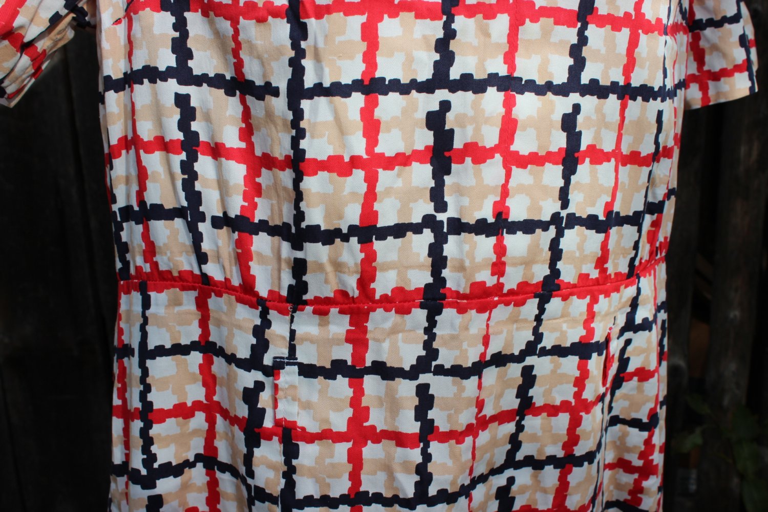 cremefarbenes True Vintage Kleid mit Muster in rot und blau, Unikat, ca. Größe 46