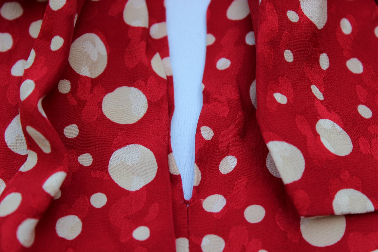 rotes True Vintagekleid mit cremefarbenen Punkten, ca. Größe 38, Unikat