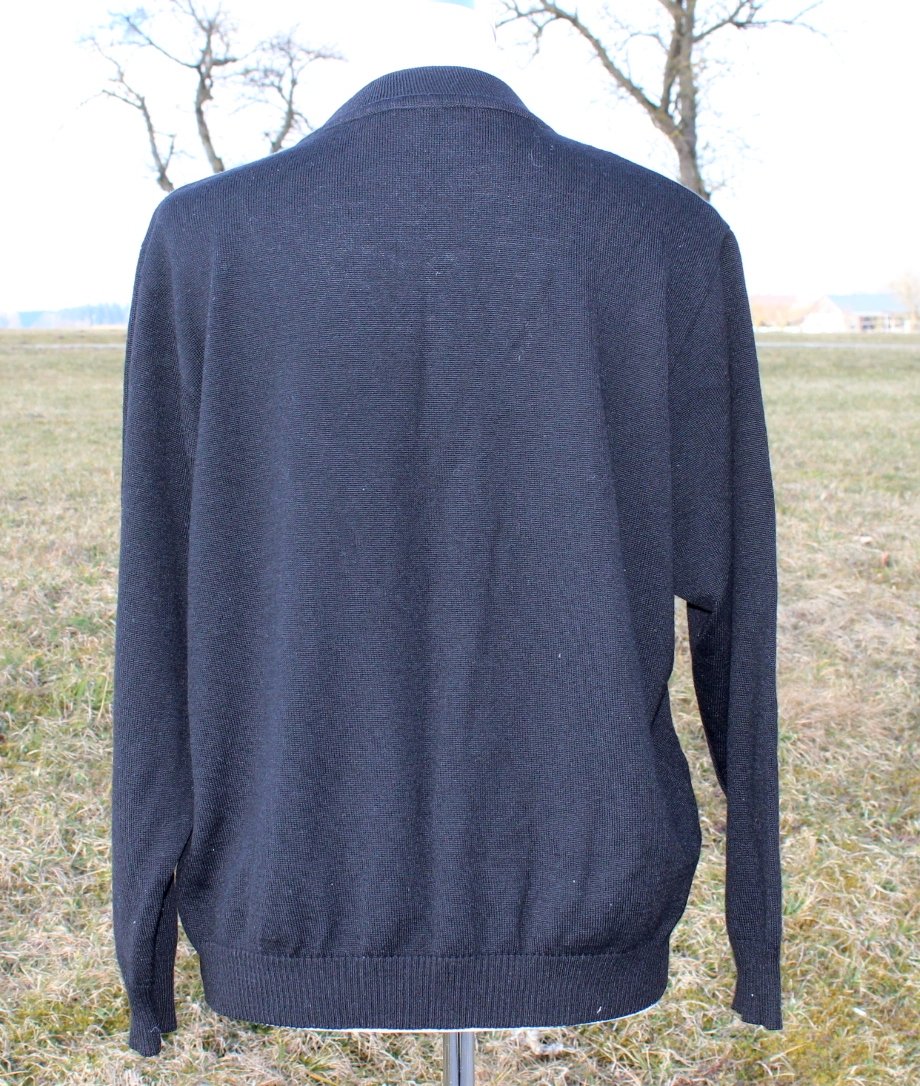 schwarzer True Vintage Pullover mit geometrischem Muster in lila, ca. Größe 50 oder Oversized Look
