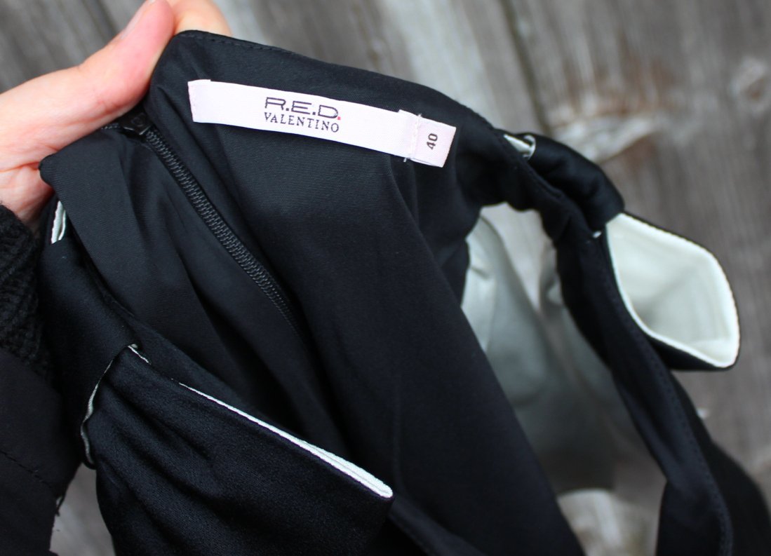 kleines Schwarzes, kurzes schwarzes Kleid mit Schleifen, RED Valentino, ca. Größe 34-36