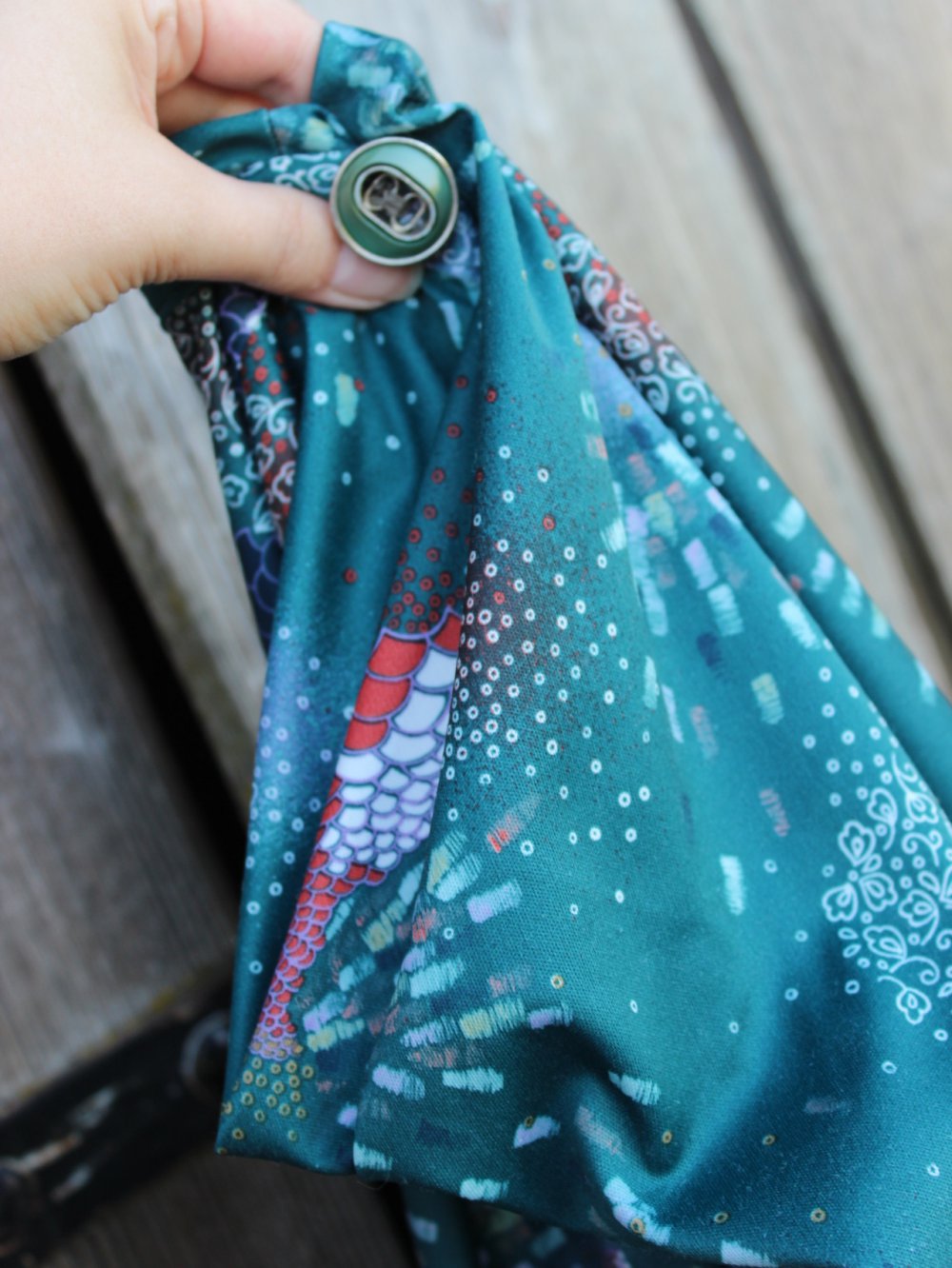 True Vintage Wickelrock in petrol-türkis mit abstraktem Muster, Einzelstück, ca. Größe 40