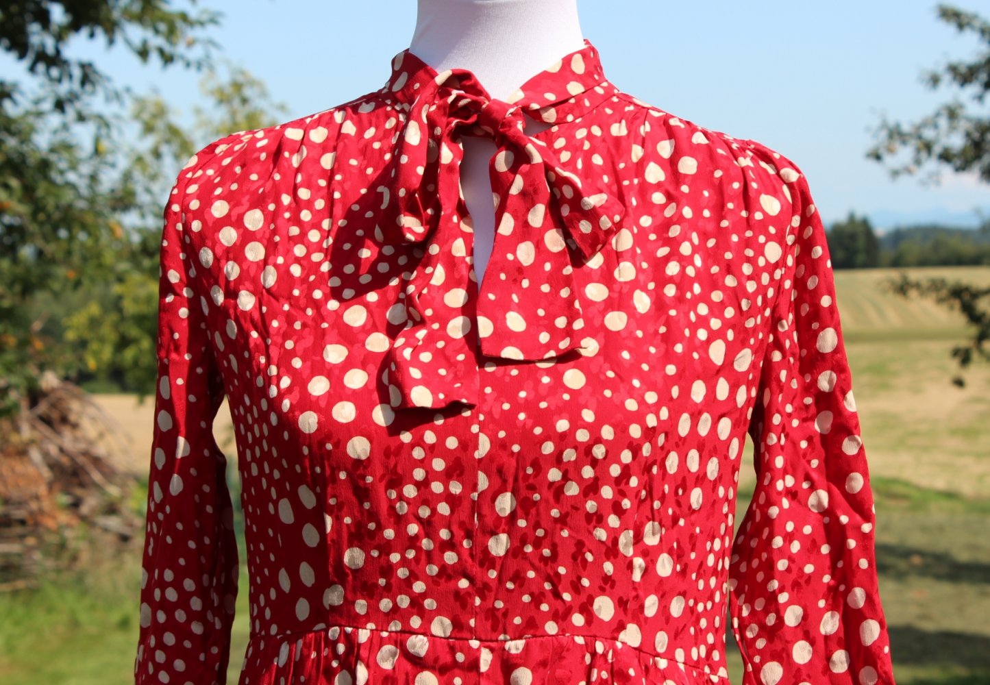 rotes True Vintagekleid mit cremefarbenen Punkten, ca. Größe 38, Unikat