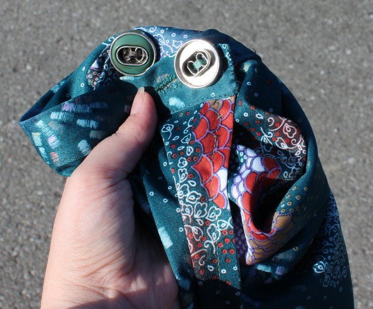 True Vintage Wickelrock in petrol-türkis mit abstraktem Muster, Einzelstück, ca. Größe 40