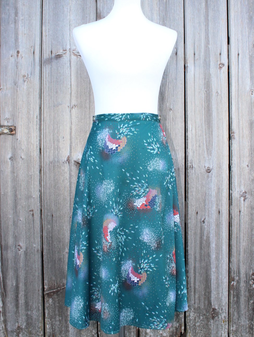 True Vintage Wickelrock in petrol-türkis mit abstraktem Muster, Einzelstück, ca. Größe 40