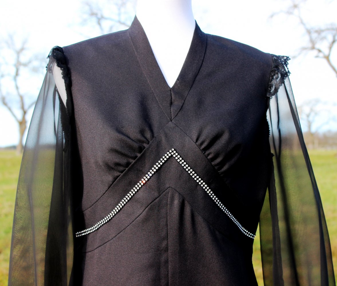 schwarzes Midikleid, Cocktailkleid, Abendkleid mit Glitzersteinen, A-Linie, ca. Größe 42