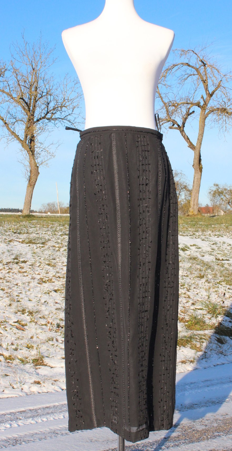 langer schwarzer True Vintage Rock mit Streifen und glitzernden Elementen, ca. Größe 38