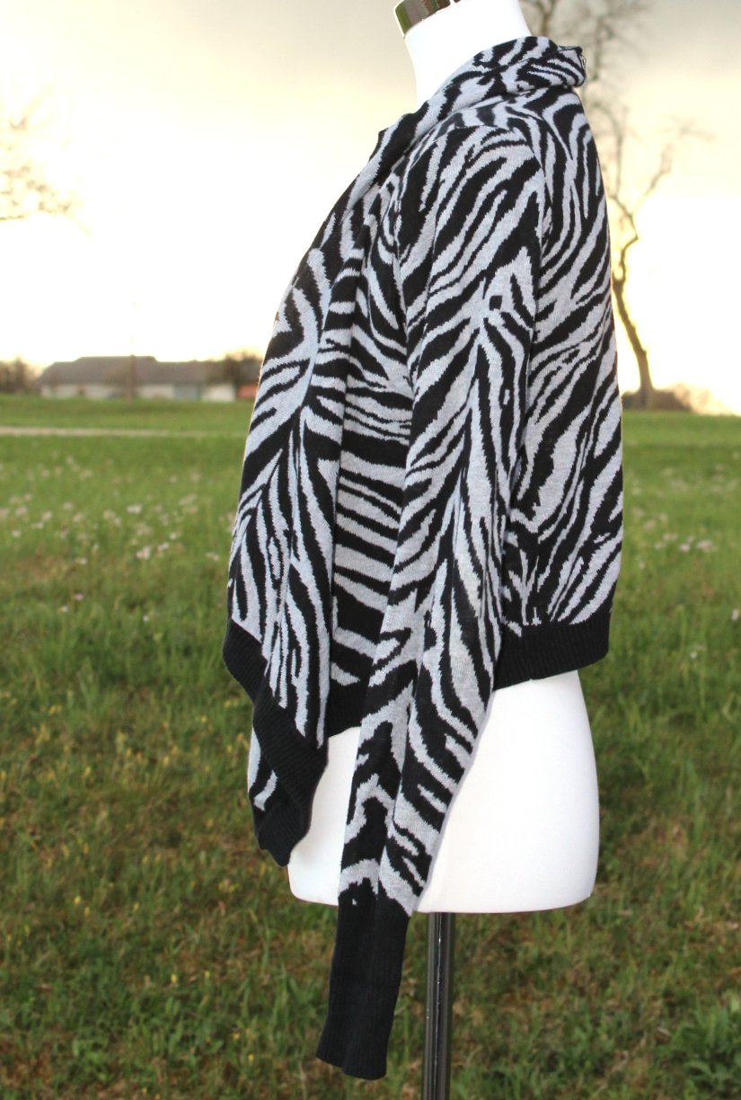 grau schwarze Weste, offener Cardigan mit Zebramuster, Amisu, M/L (ca. Größe 38-40)