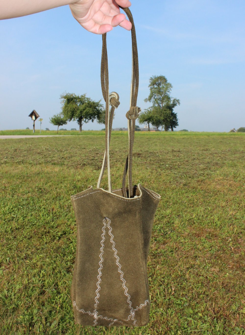 kleiner dunkelgrüner True Vintage Trachtenbeutel aus Echtleder, Handtasche zum Dirndl