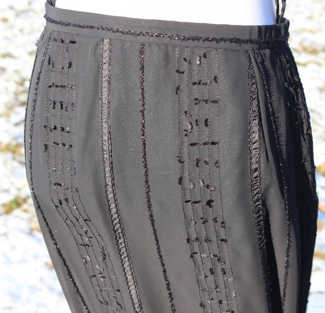 langer schwarzer True Vintage Rock mit Streifen und glitzernden Elementen, ca. Größe 38