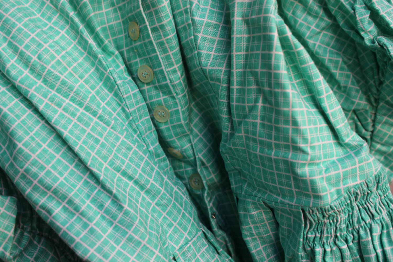 weiß mintfarben kariertes True Vintagedirndl mit eckigem Ausschnitt und Ärmeln, ca. Größe 38-40