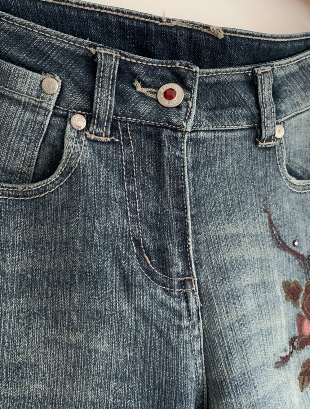 angesagte blaue authentic Y2K 2000 vintage Jeans Schlaghose mit Rose