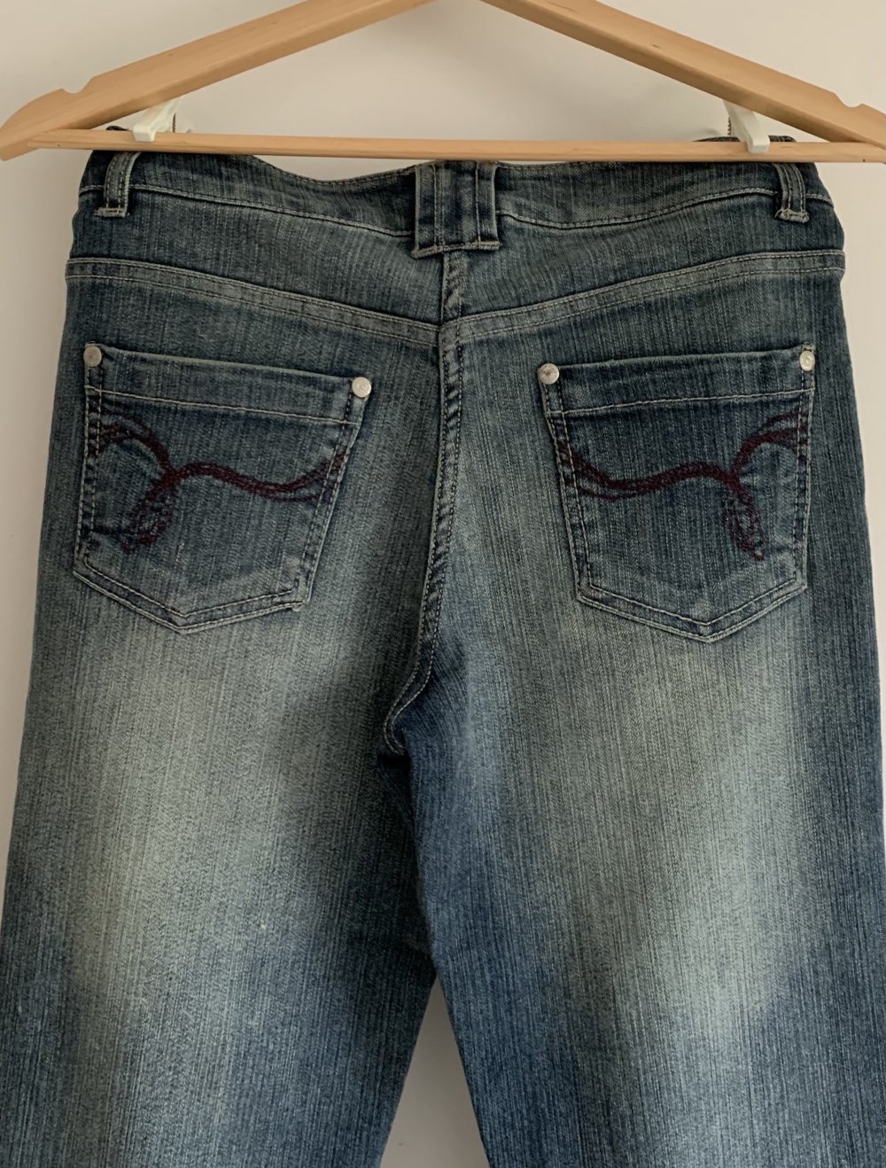 angesagte blaue authentic Y2K 2000 vintage Jeans Schlaghose mit Rose