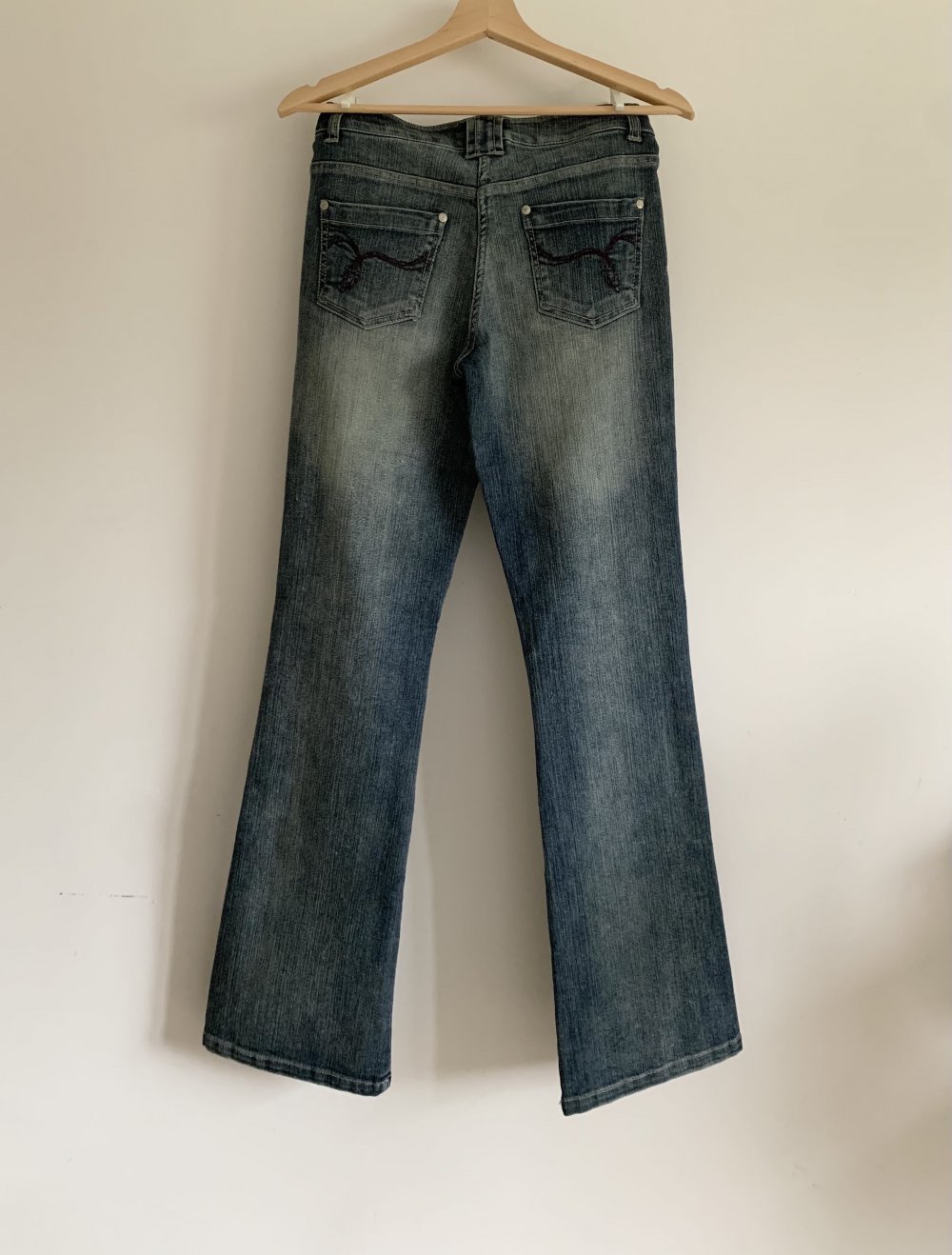 angesagte blaue authentic Y2K 2000 vintage Jeans Schlaghose mit Rose
