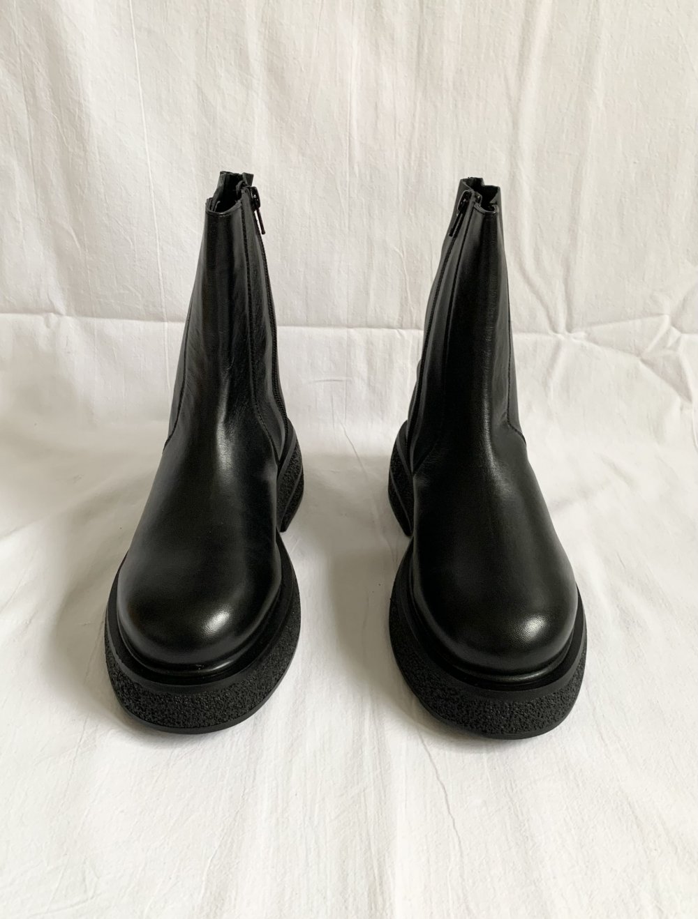 Asos Design - Achieve - Flache Stiefel Boots aus Leder in Schwarz