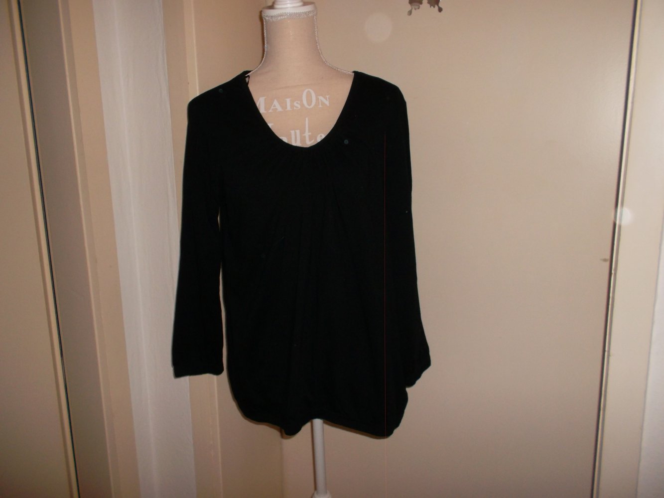 neuwertiges schwarzes damenoberteil,langarm,grösse 44/46.von bpc