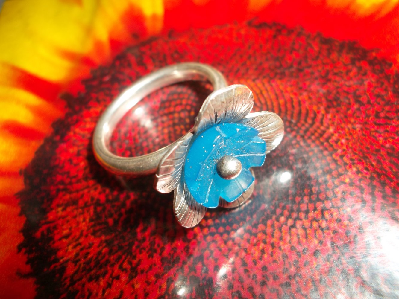 neu,ring,mit blume in silber/blau