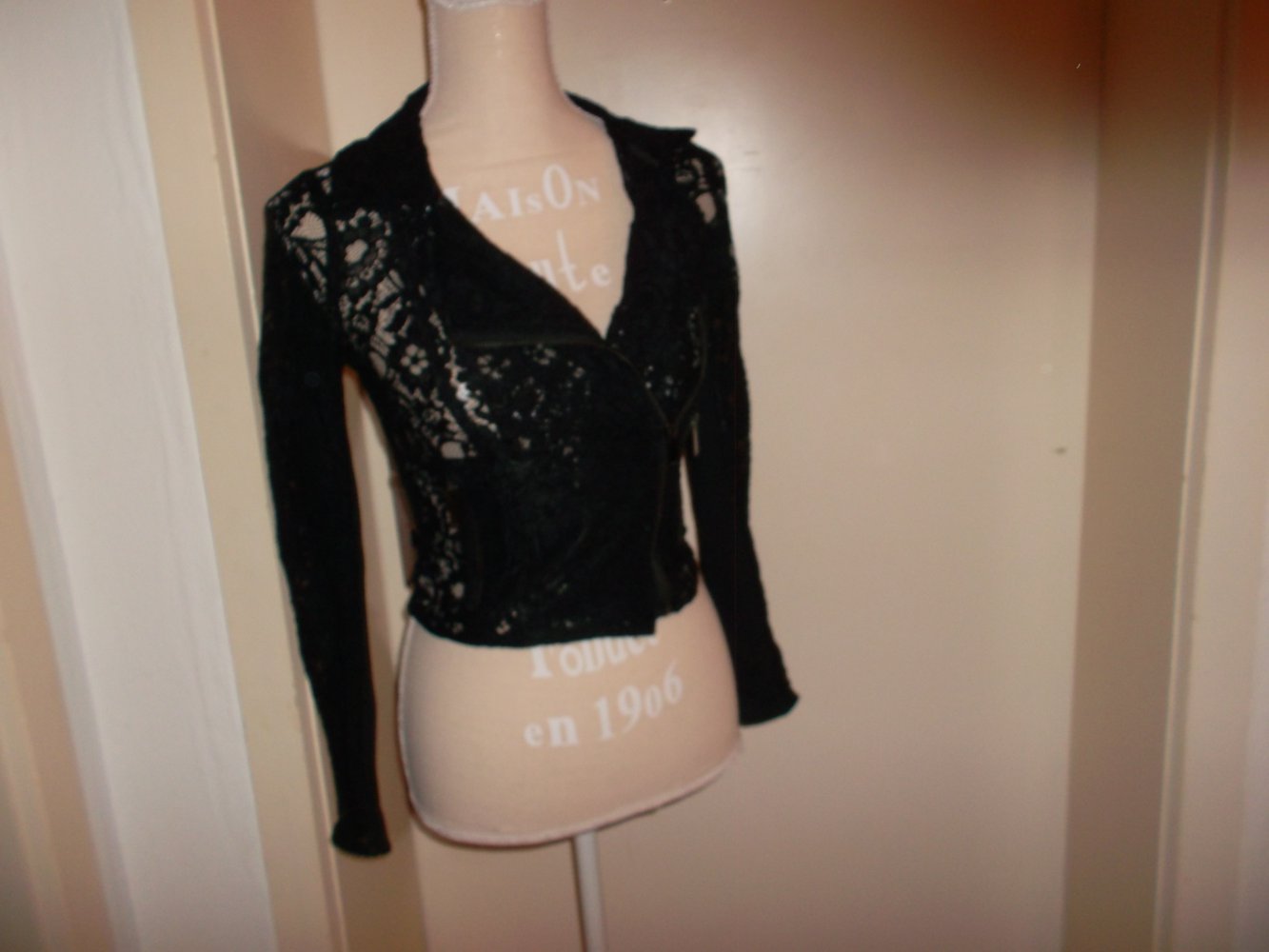 neues kurzes jäckchen,schwarz,grösse 34