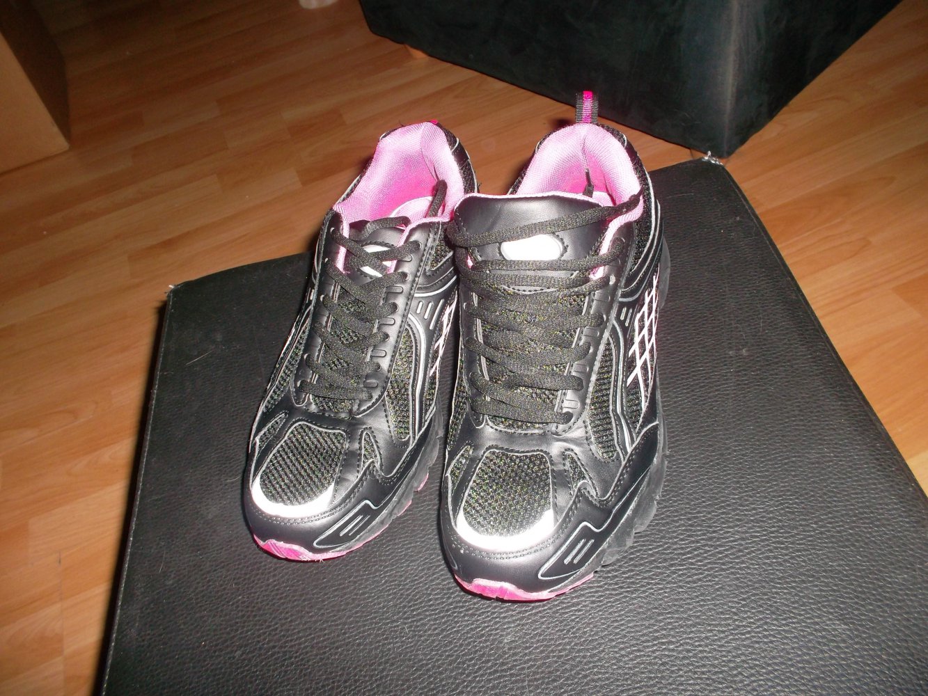 neue turnschuhe,schwarz/pink.grösse 38