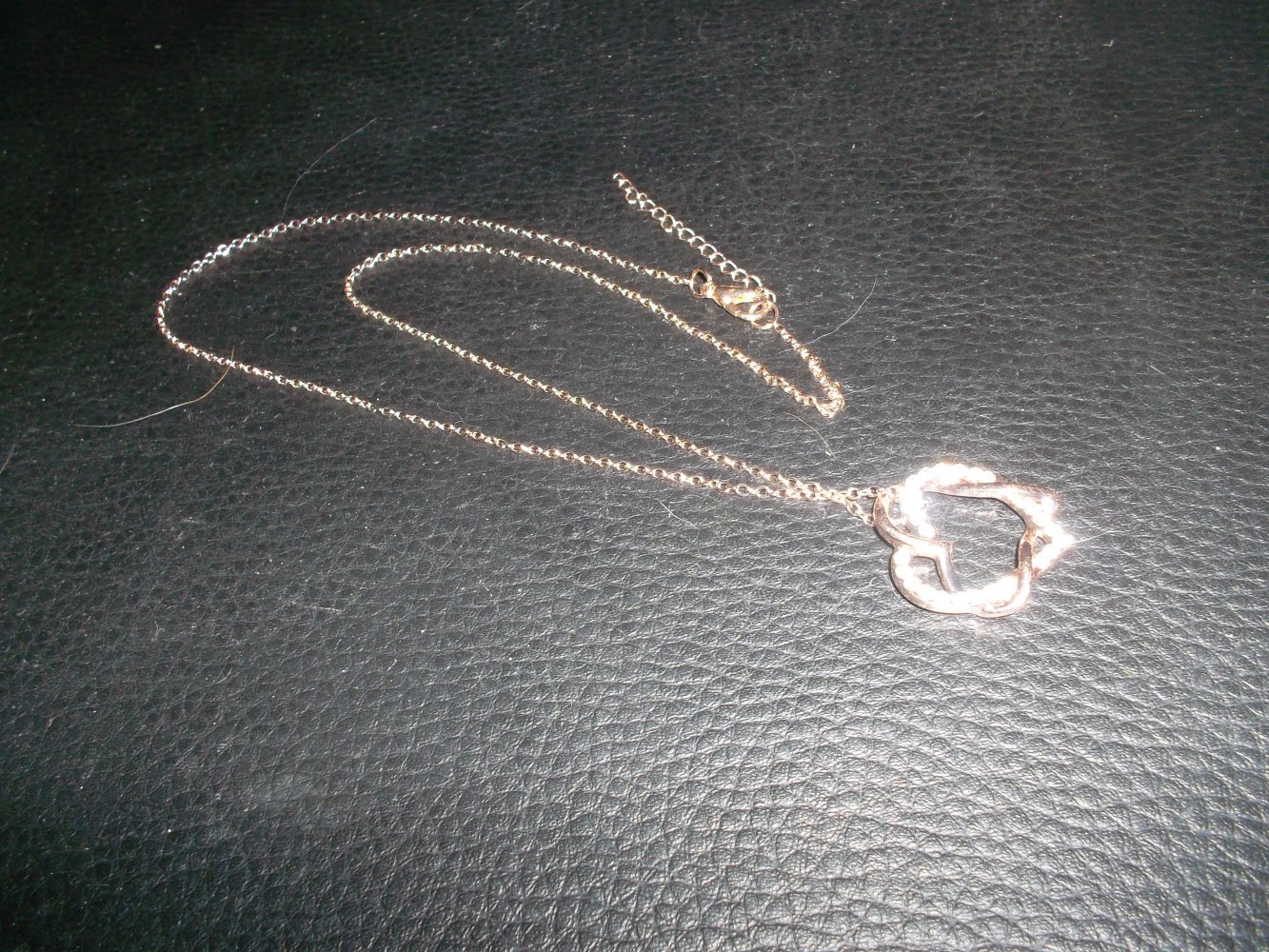 neu,herzanhänger mit kette,goldfarben,steinchen