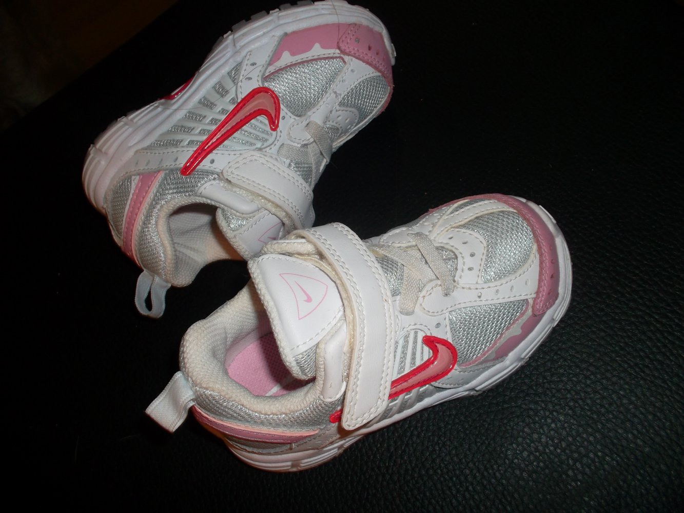 süsse neue kinderschuhe,nike,grösse 22,weiss/rosa