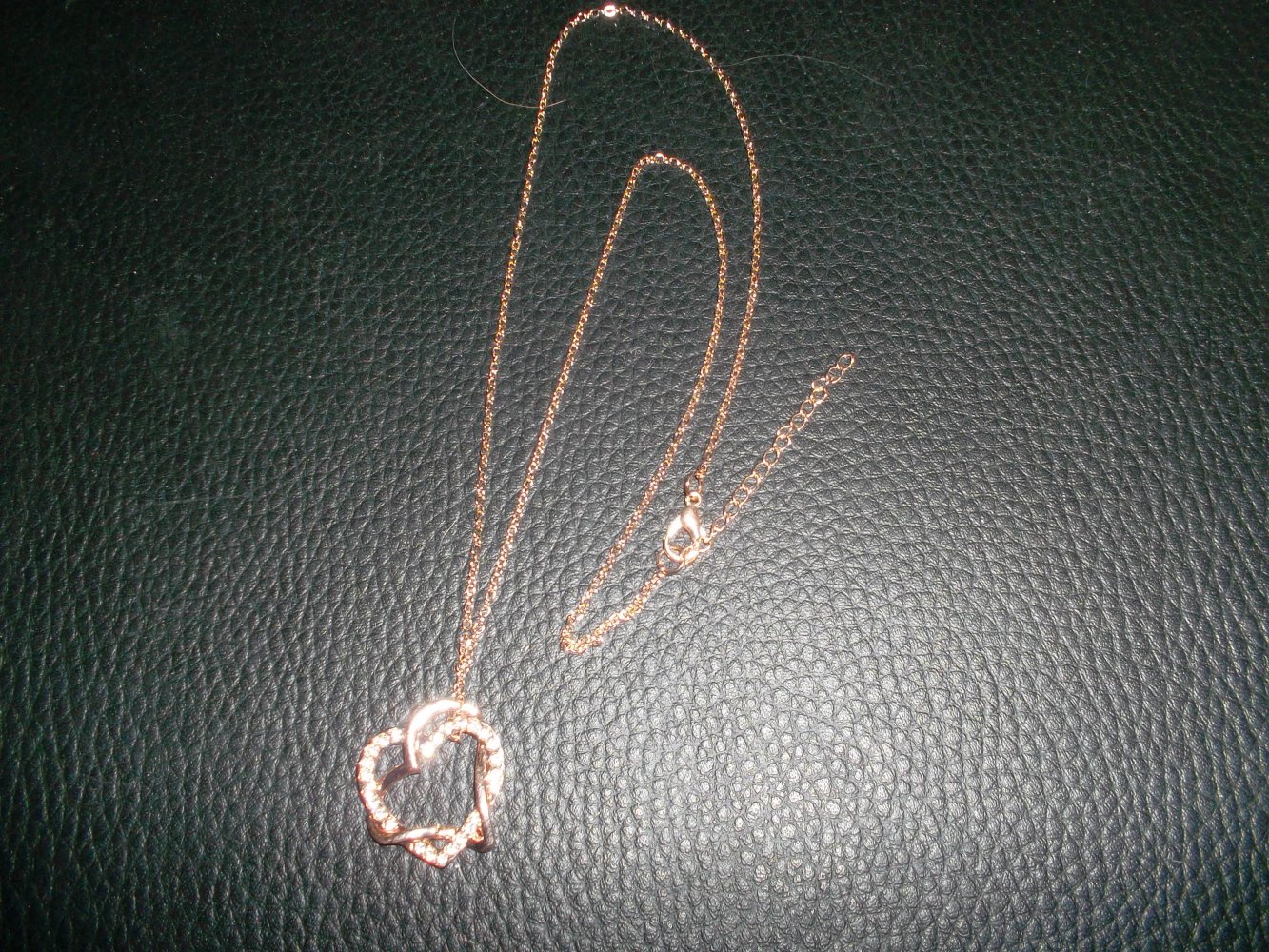 neu,herzanhänger mit kette,goldfarben,steinchen