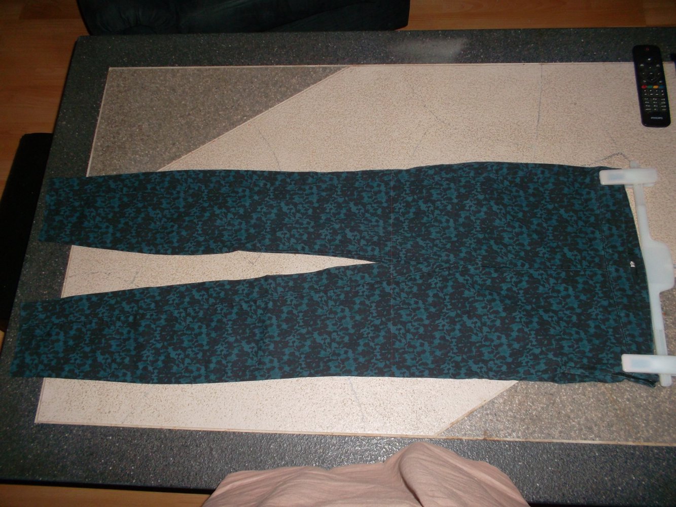 hose,petrol/schwarz,leomuster,grösse 34,h&m