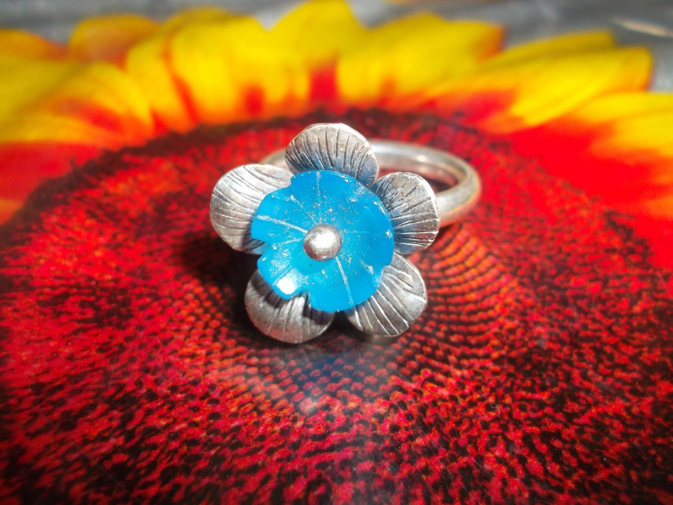 neu,ring,mit blume in silber/blau