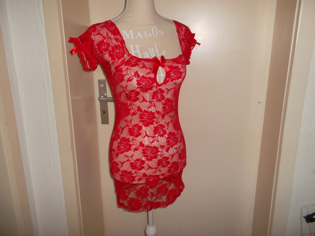 neu,rotes kleidchen mit rosenmuster, grösse s-l, sehr dehnbar