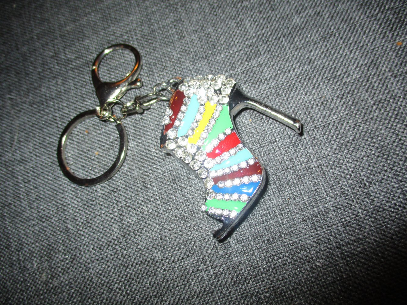 neu, toller (schlüssel) anhänger, high heels, silberfarben, bunt