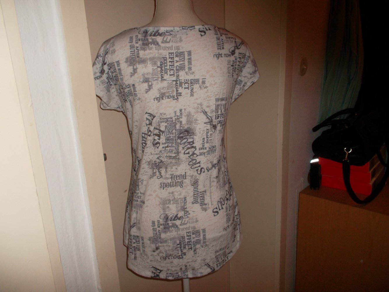 neues shirt,blind date,gr. 34.bunt gemustert,druck,glitzer