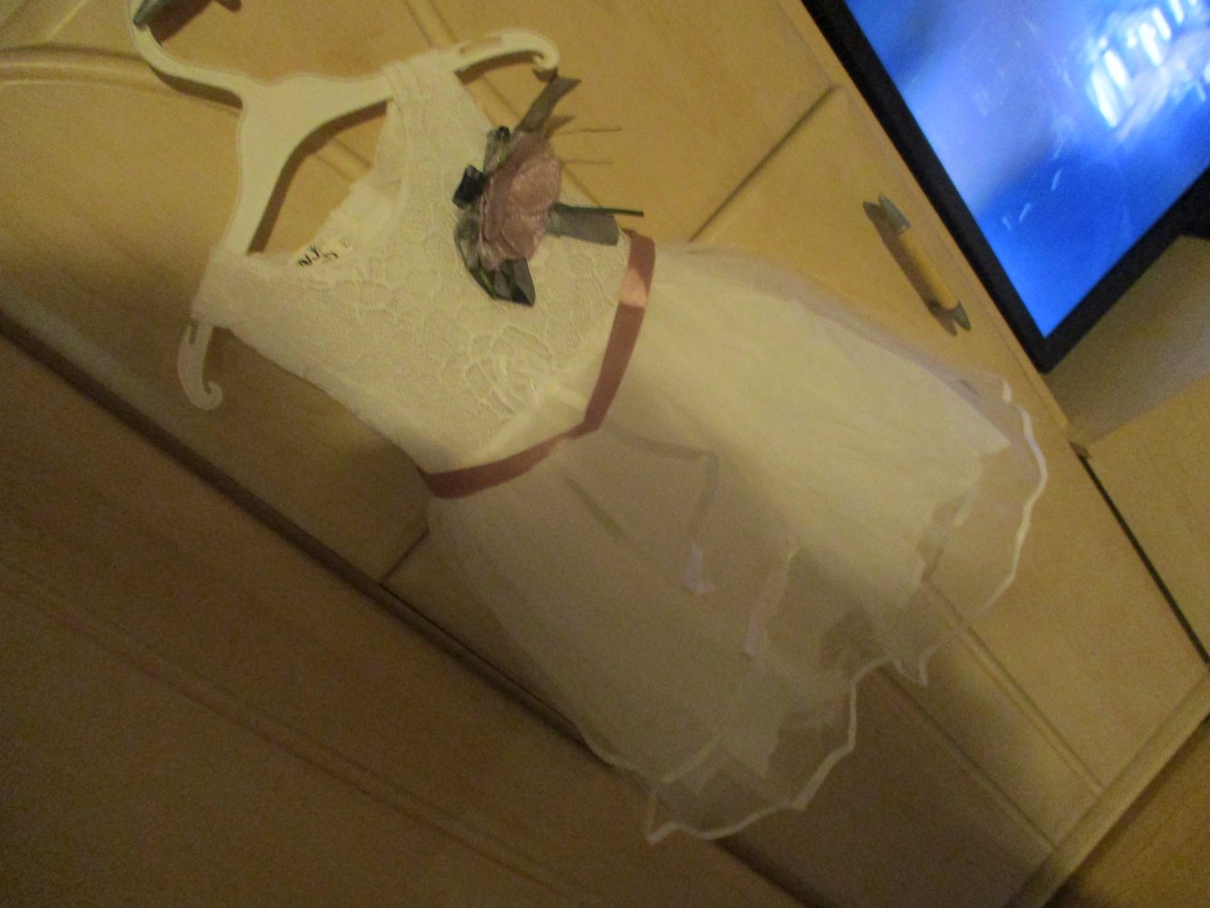 traumhaftes neues festkleidchen, taufe, weiss, tüll, spitze, 6 mon.,es ist 2 mal zu haben