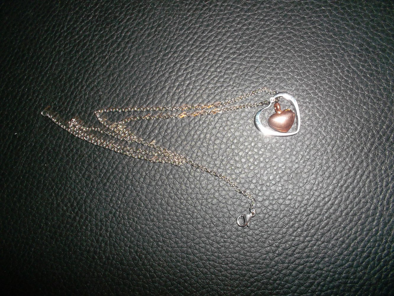 neue kette mit herzanhänger zum befüllen