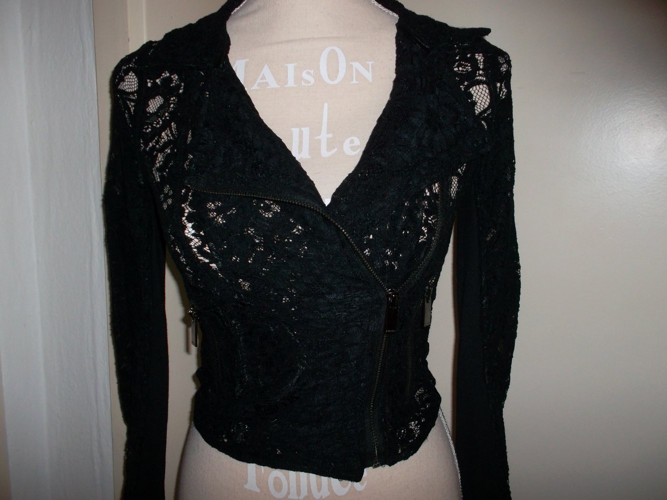 neues kurzes jäckchen,schwarz,grösse 34