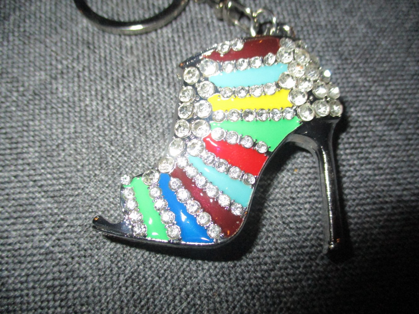 neu, toller (schlüssel) anhänger, high heels, silberfarben, bunt