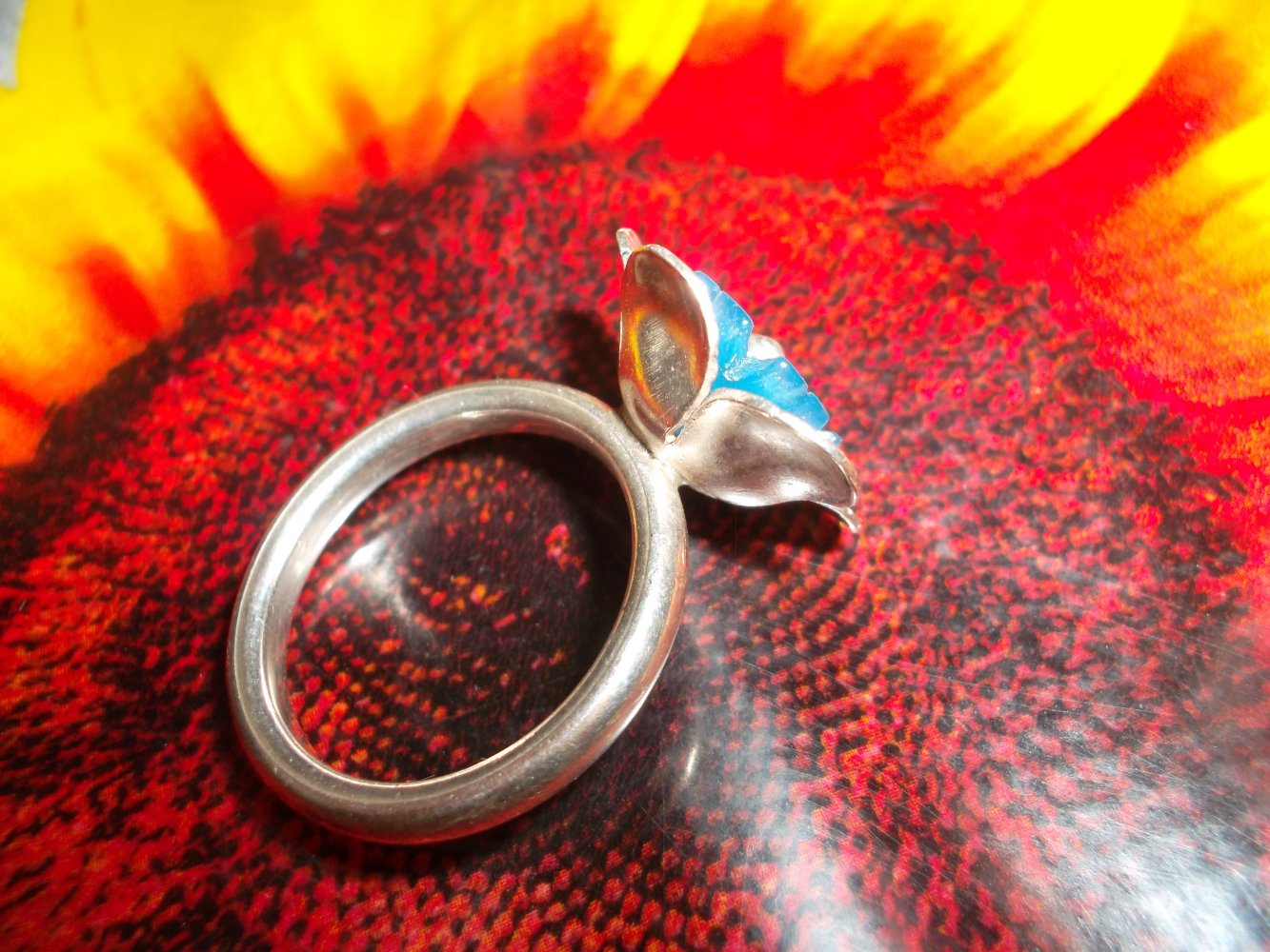 neu,ring,mit blume in silber/blau