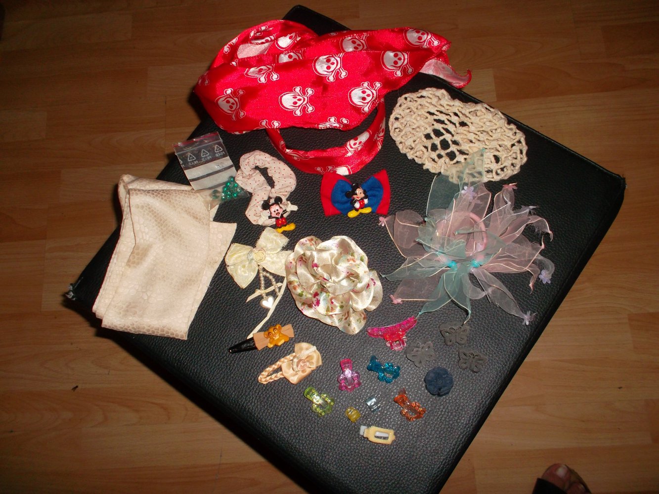 schöner verschiedener haarschmuck.über 20 teile,sehr gut erhalten