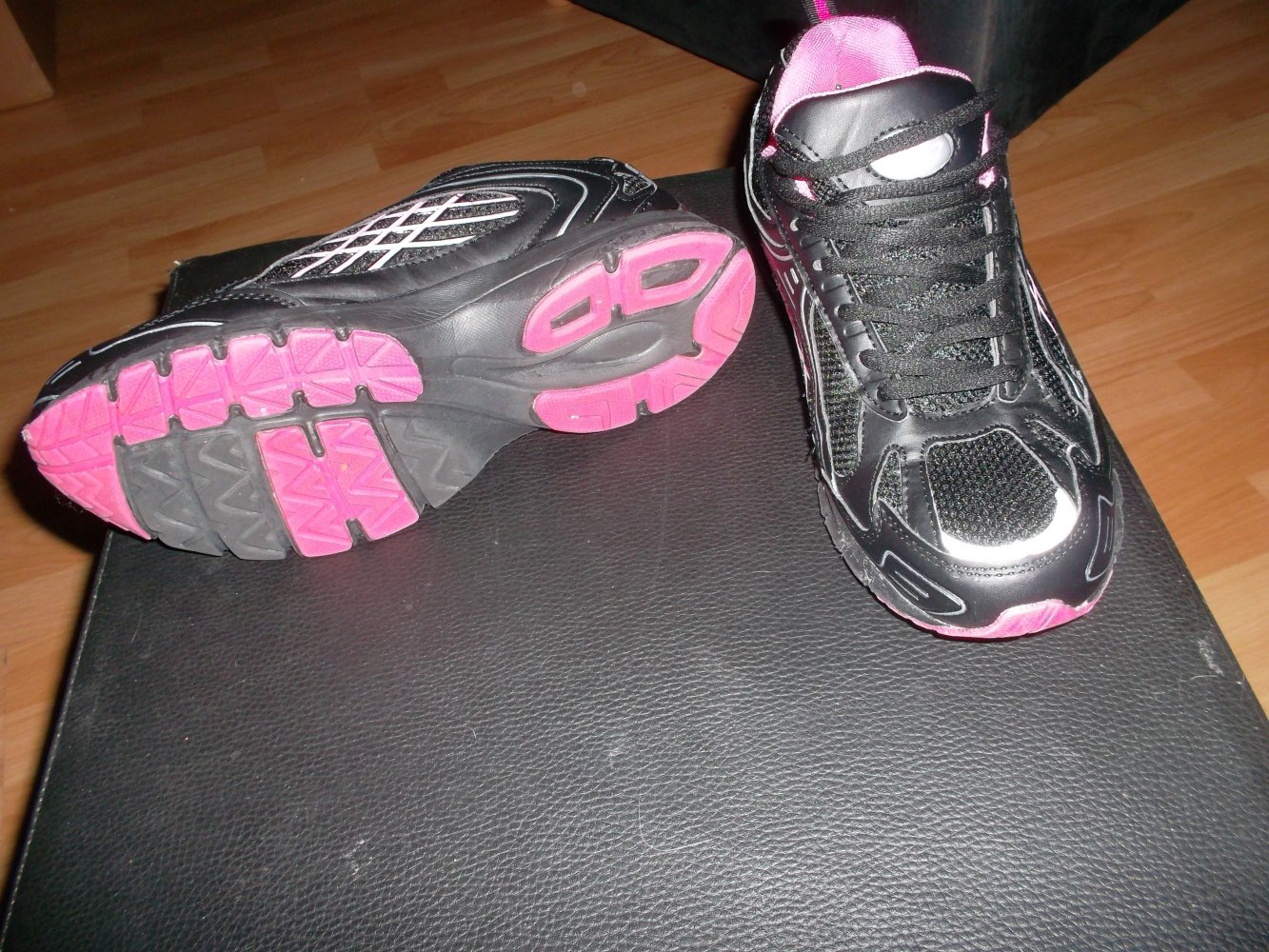 neue turnschuhe,schwarz/pink.grösse 38