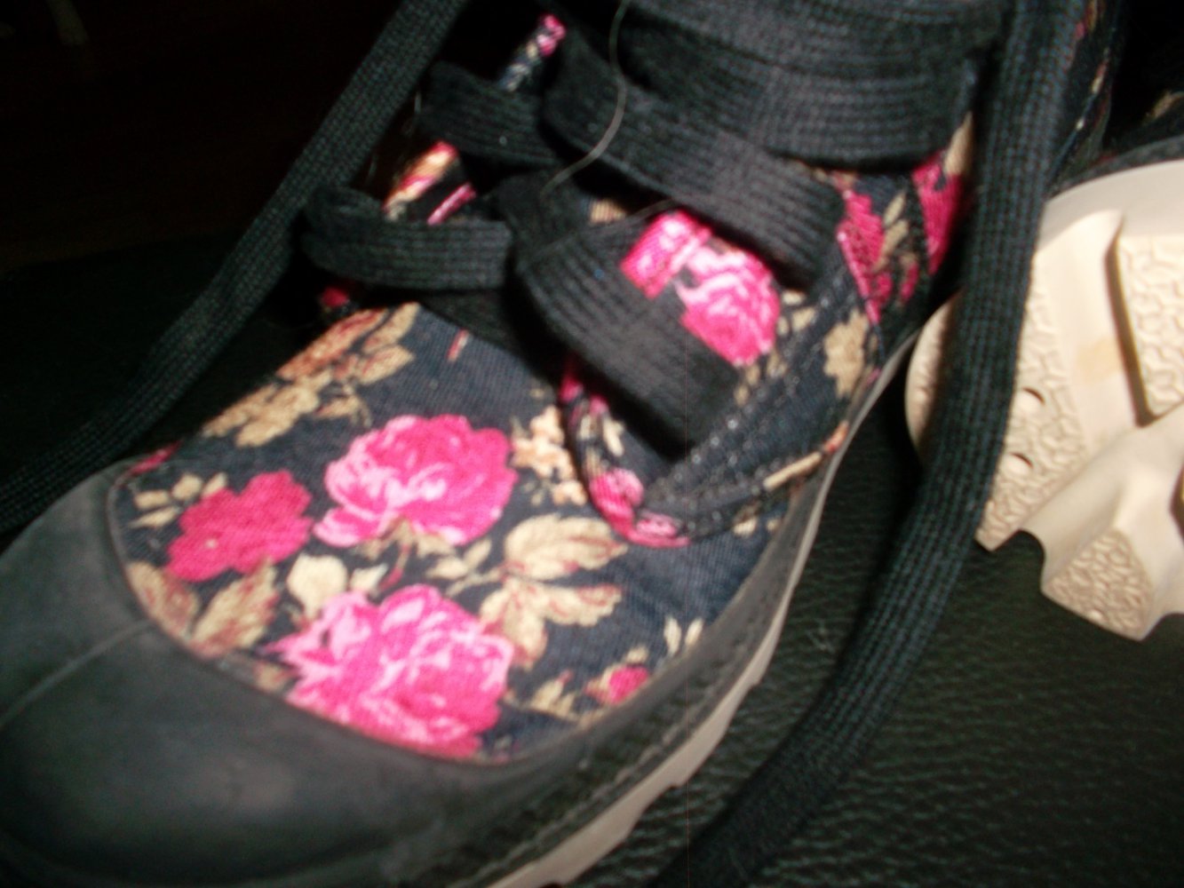 palladium,tolle neue schuhe,gr. 36,schwarz,blumenmuster