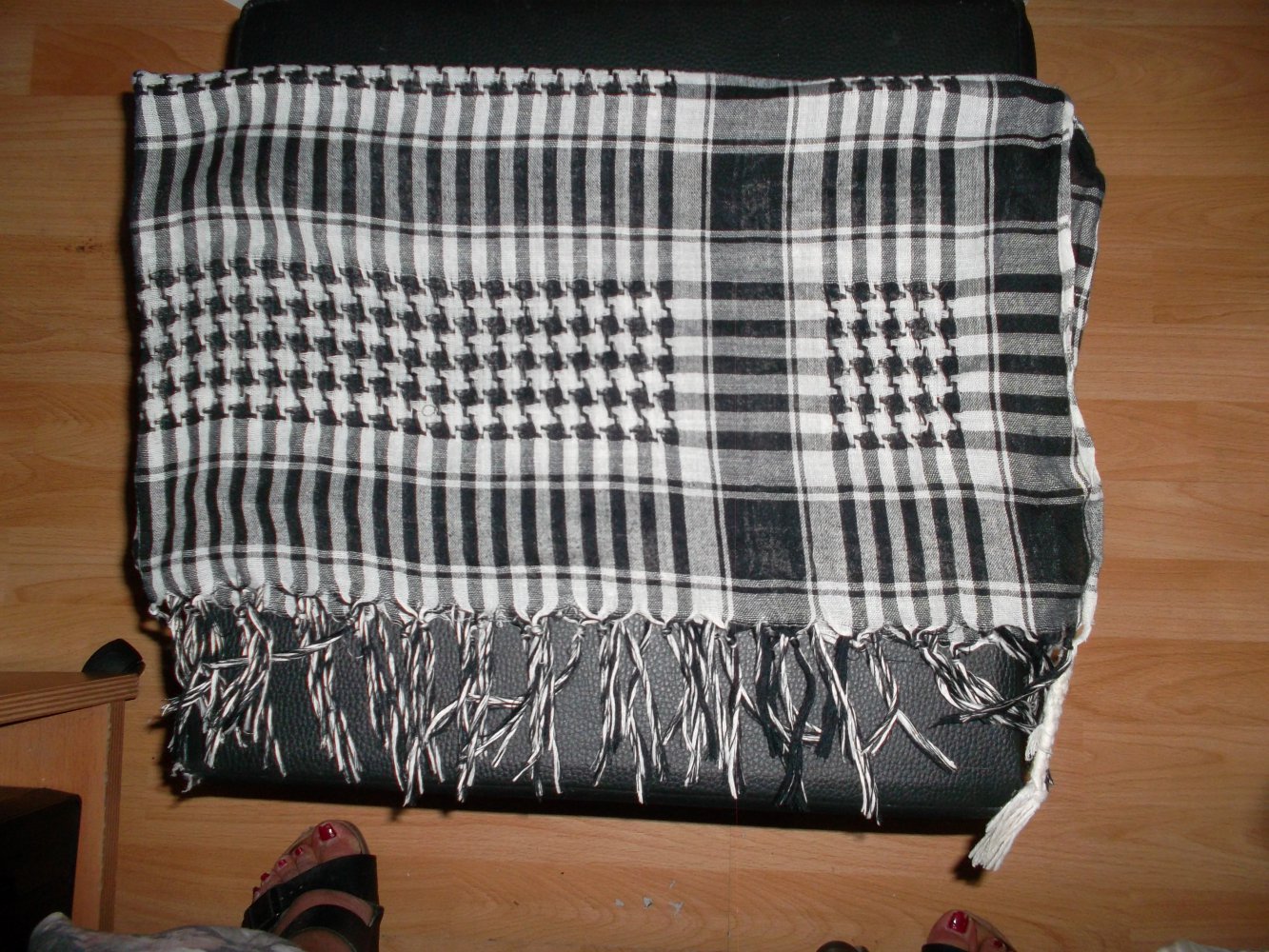 grosser schal bzw tuch,schwarz-weiss,franzen,unisex