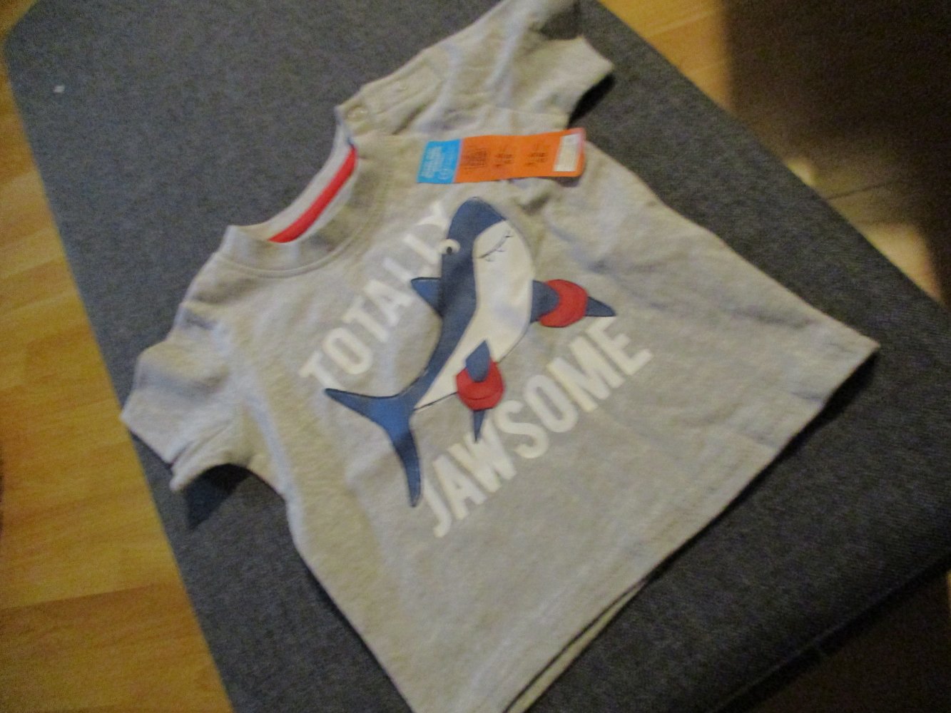 neu, t-shirt, grau, hai-druck, grösse 68