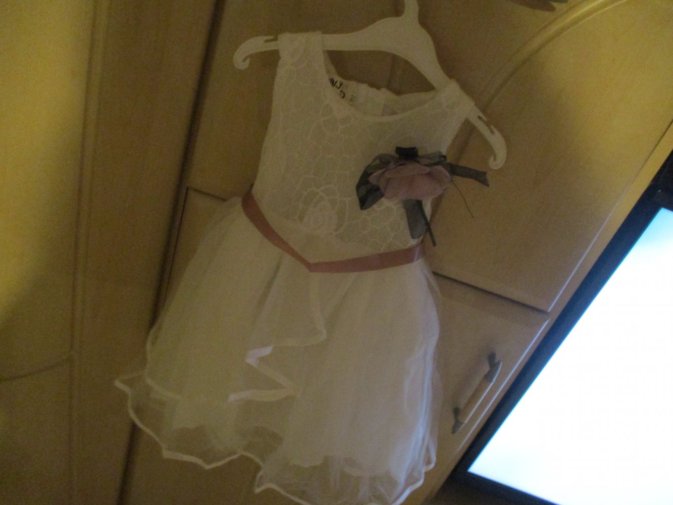 traumhaftes neues festkleidchen, taufe, weiss, tüll, spitze, 6 mon.,es ist 2 mal zu haben