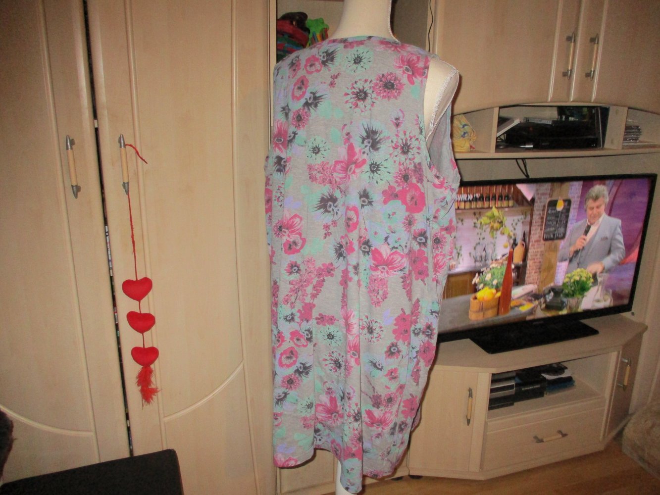 ärmelloses kleid,grau,rot,türkis,grösse 52/54,blumen,schlicht