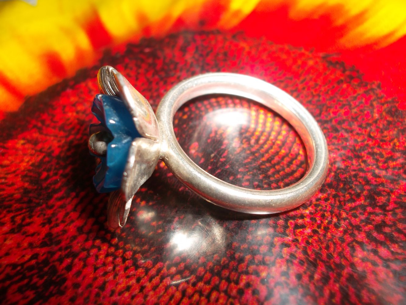 neu,ring,mit blume in silber/blau