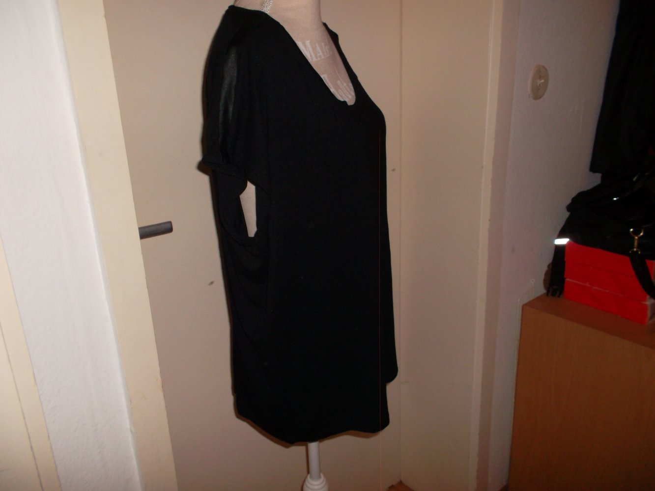 ärmeloses schwarzes t-shirt,von ajc,grösse 44/46,sehr gut erhalten.