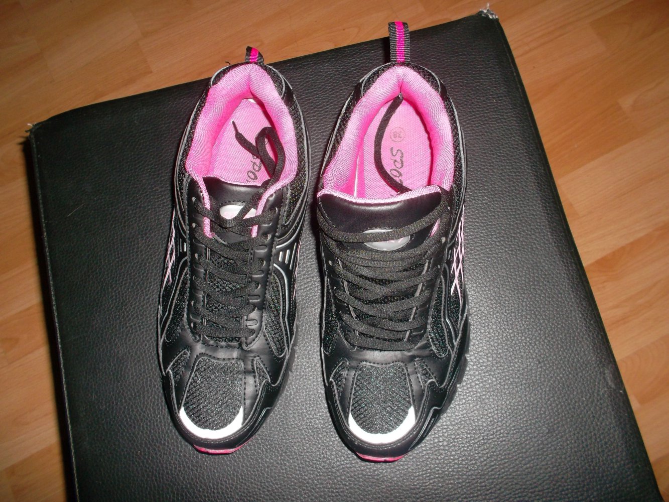 neue turnschuhe,schwarz/pink.grösse 38