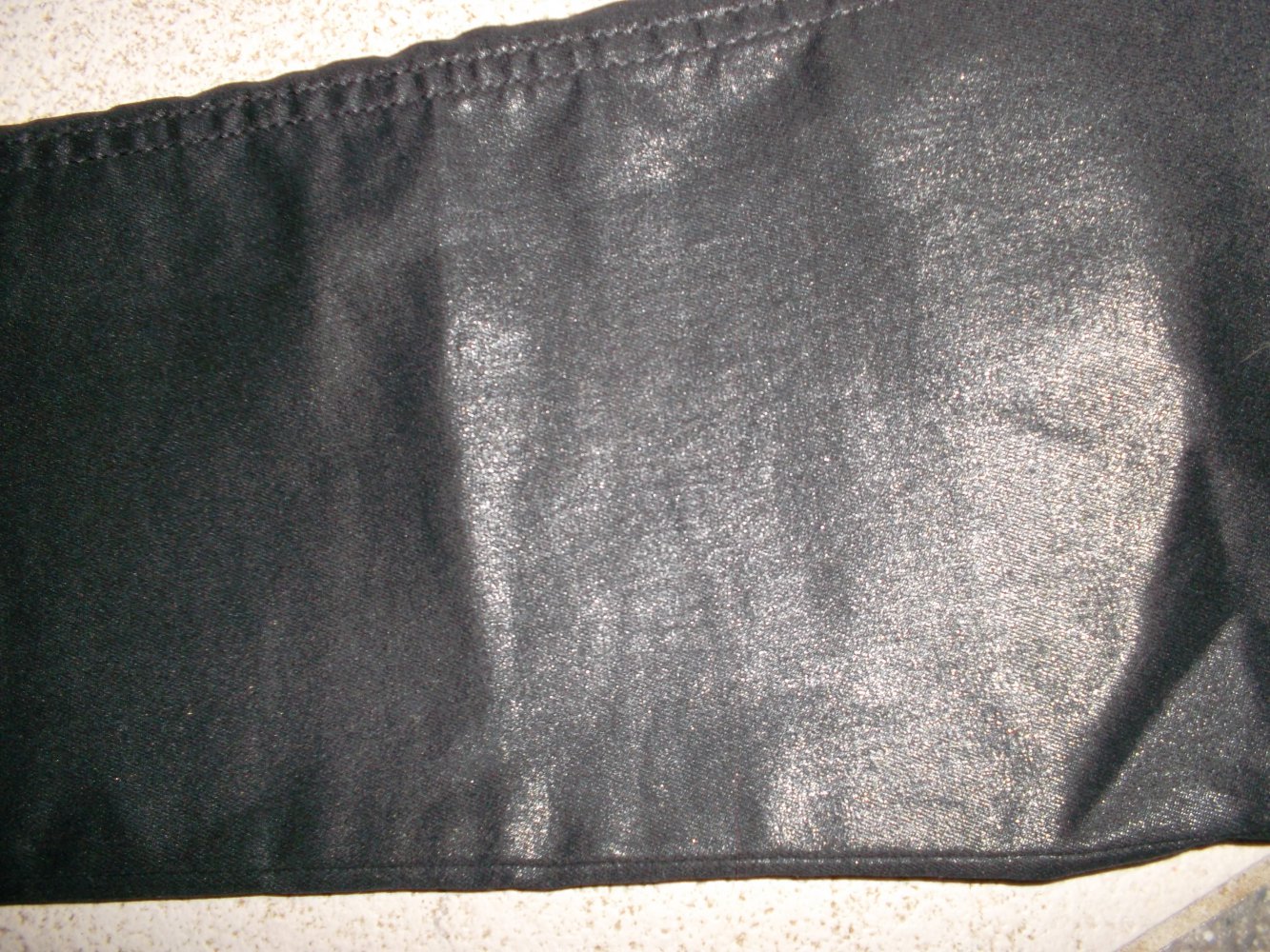 neue schwarze hose,glanzoptik.grösse 34,h&m