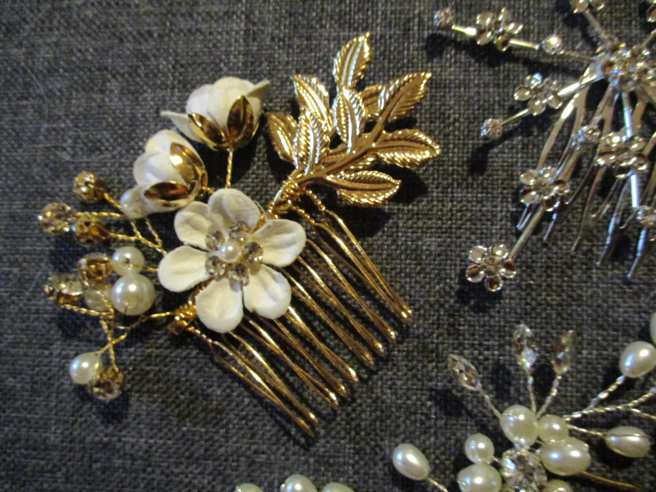neu,3 teiliger ( mädchen/frauen ) haarschmuck, silber und goldfarben, blumen, steinchen, perlen
