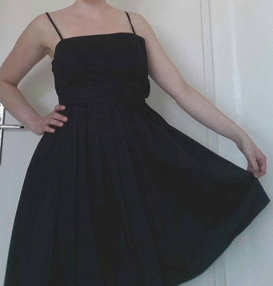 Schwarzes Cocktailkleid