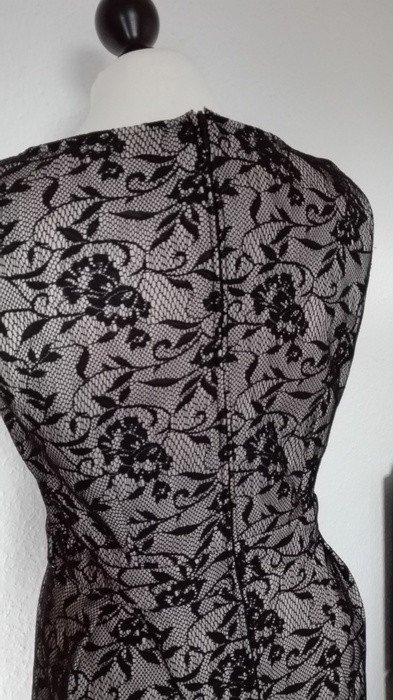 Schönes Spitzen Kleid