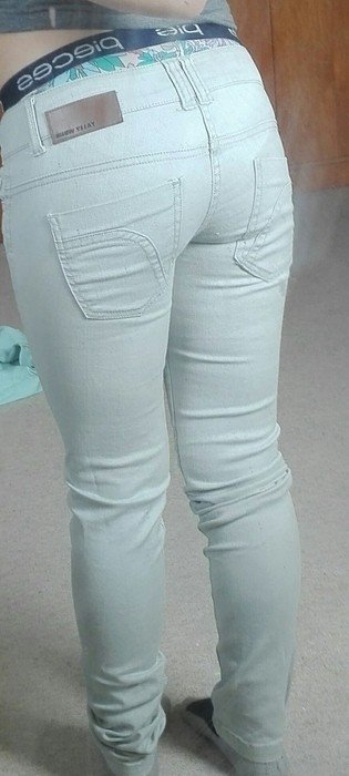 Schöne Hellgraue Röhrenjeans